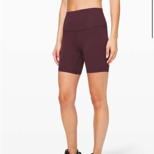 Lululemon Align 6” short in Cassis
